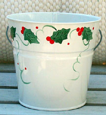 holly_pail.jpg (86390 bytes)